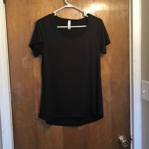 💥Lularoe Solid Black Classic Tee💥